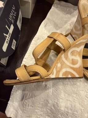 MANOLO BLAHNIK Leather Strappy Wedge Sandals - Tan sz 39 but fits 37.5